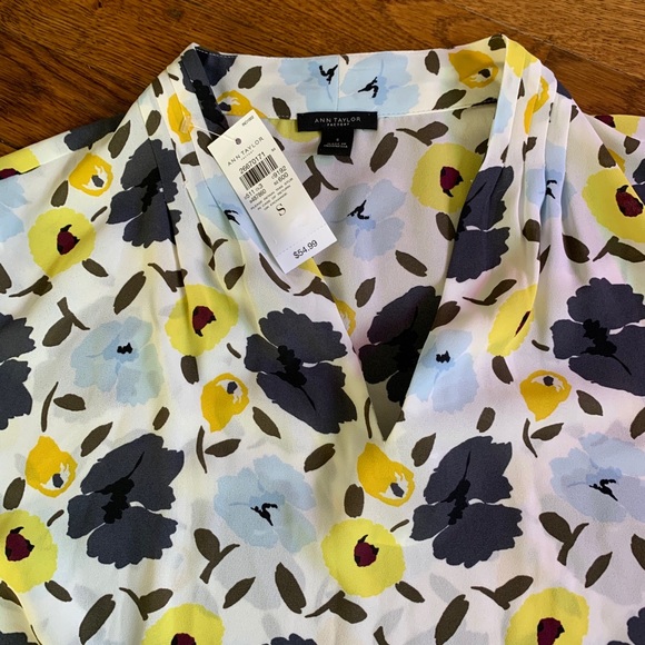 Loft Floral Print Flutter Sleeve Top - Picture 3 of 7